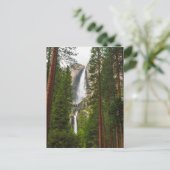 Yosemite Falls door het bos Briefkaart (Staand voorkant)