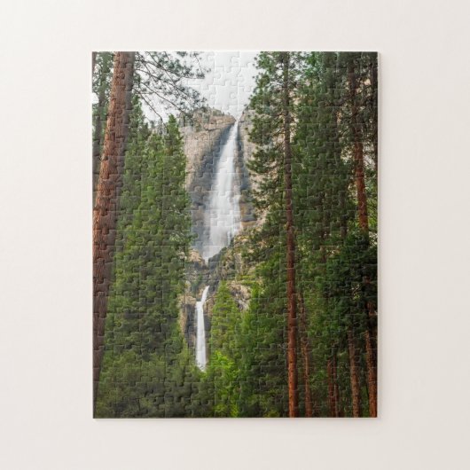 Yosemite Falls door het bos Legpuzzel (Verticaal)