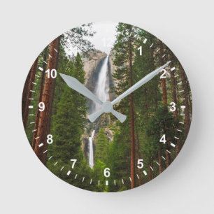 Yosemite Falls door het bos Ronde Klok