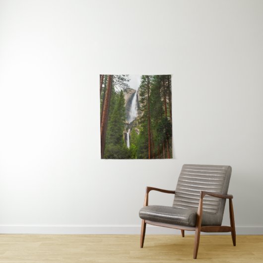 Yosemite Falls door het bos Wandkleed (In situ)