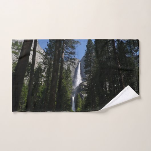 Yosemite Falls en bossen Handdoek (Handdoek)