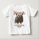 Yosemite Grizzly Beer, Californië<br><div class="desc">Klaar om uw volgende buitenavontuur aan te vatten? Dit Yosemite National Park T-shirt is een perfecte keuze. Met een doorgewinterd zwart beer en schilderachtig boslandschap zal dit shirt je inspireren om natuur te verkennen en te omarmen. Laat je innerlijke ontdekkingsreiziger los en laat deze kans niet voorbijgaan om de wildernis...</div>