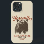 Yosemite Grizzly Beer, Californië Case-Mate iPhone Case<br><div class="desc">Klaar om uw volgende buitenavontuur aan te vatten? Dit Yosemite National Park T-shirt is een perfecte keuze. Met een doorgewinterd zwart beer en schilderachtig boslandschap zal dit shirt je inspireren om natuur te verkennen en te omarmen. Laat je innerlijke ontdekkingsreiziger los en laat deze kans niet voorbijgaan om de wildernis...</div>