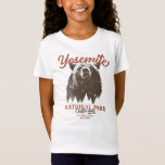 Yosemite Grizzly Beer, Californië T-shirt<br><div class="desc">Klaar om uw volgende buitenavontuur aan te vatten? Dit Yosemite National Park T-shirt is een perfecte keuze. Met een doorgewinterd zwart beer en schilderachtig boslandschap zal dit shirt je inspireren om natuur te verkennen en te omarmen. Laat je innerlijke ontdekkingsreiziger los en laat deze kans niet voorbijgaan om de wildernis...</div>