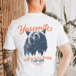 Yosemite Grizzly Beer, Californië T-shirt<br><div class="desc">Klaar om uw volgende buitenavontuur aan te vatten? Dit Yosemite National Park T-shirt is een perfecte keuze. Met een doorgewinterd zwart beer en schilderachtig boslandschap zal dit shirt je inspireren om natuur te verkennen en te omarmen. Laat je innerlijke ontdekkingsreiziger los en laat deze kans niet voorbijgaan om de wildernis...</div>