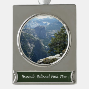 Yosemite Mountain-Uitzicht in het Nationaal Park Y Verzilverd Banner Ornament
