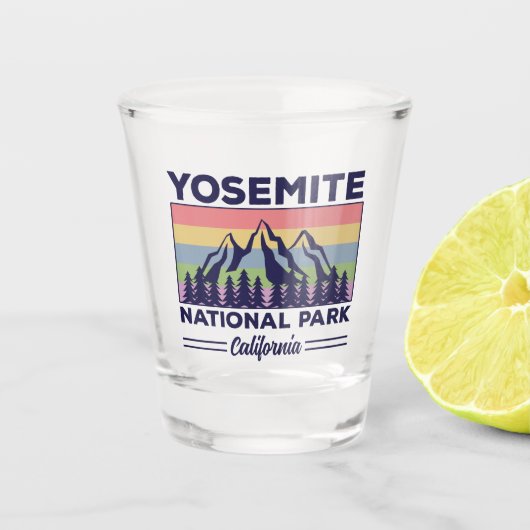 Yosemite National Park California Retro Hiking Shot Glas (Voorkant)