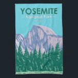 Yosemite National Park Half Dome California Theedoek<br><div class="desc">Ontwerp van uw vectorillustraties. Het park is beroemd om zijn reusachtige,  eeuwenoude aardbevingen,  en voor het Uitzicht van de Tunnel,  het iconische vista van het tornen van de Herfst van Bridalveil en de graniet-kliffen van El Capitan en Half Dome.</div>