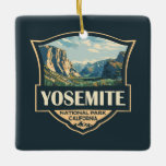 Yosemite National Park Illustratie Retro Badge Keramisch Ornament<br><div class="desc">Ontwerp van uw vectorillustraties. Het park is beroemd om zijn reusachtige,  eeuwenoude aardbevingen,  en voor het Uitzicht van de Tunnel,  het iconische vista van het tornen van de Herfst van Bridalveil en de graniet-kliffen van El Capitan en Half Dome.</div>