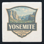Yosemite National Park Illustratie Retro Badge Stenen Onderzetter<br><div class="desc">Ontwerp van uw vectorillustraties. Het park is beroemd om zijn reusachtige,  eeuwenoude aardbevingen,  en voor het Uitzicht van de Tunnel,  het iconische vista van het tornen van de Herfst van Bridalveil en de graniet-kliffen van El Capitan en Half Dome.</div>