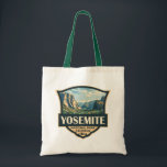 Yosemite National Park Illustratie Retro Badge Tote Bag<br><div class="desc">Ontwerp van uw vectorillustraties. Het park is beroemd om zijn reusachtige,  eeuwenoude aardbevingen,  en voor het Uitzicht van de Tunnel,  het iconische vista van het tornen van de Herfst van Bridalveil en de graniet-kliffen van El Capitan en Half Dome.</div>