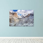 Yosemite Valley in sneeuw Canvas Afdruk (Insitu (Houten vloer))
