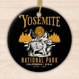 Yosemite Woodland Scenery with Retro Wolf Keramisch Ornament