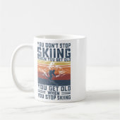 You Don't Stop Skiing When You Get Old Skier Skiin Koffiemok (Links)