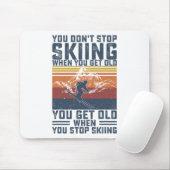 You Don't Stop Skiing When You Get Old Skier Skiin Muismat (Met muis)