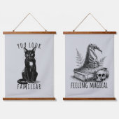 You Look Familiar Black Cat Feeling Magical Witch Hangend Wandkleed (Dubbel)