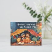 "You Turn Rainy Days into Blanket Forts" Cozy Kids Briefkaart (Staand voorkant)