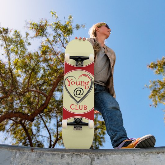 Young at Heart Club Skateboard (Buiten 1)