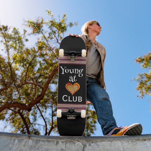 Young at Heart Club Skateboard (Buiten 1)