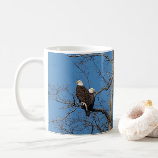 Young Bald Eagle Couple Koffiemok (Met donut)