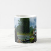 Young Bald Eagle en Misty Alaskan River Koffiemok (Center)