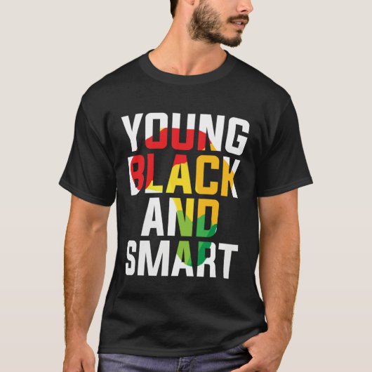 Young Black and Smart I Am The Strong African Quee T-shirt (Voorkant)