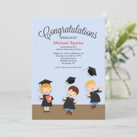 Young Boy Afstuderen Afstuderen Uitnodiging (Staand voorkant)