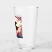 Young Cheongsam Beauty poseert voor Chinees Nieuwj Glas (Links)