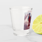 Young Cheongsam Beauty poseert voor Chinees Nieuwj Shot Glas (Links)