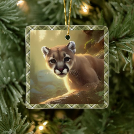 Young Cougar Wildlife Portrait Personalized Keramisch Ornament (Boom)