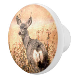 Young Deer in Wildbloemen met Grungy Texture Art Keramische Knop