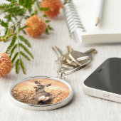 Young Deer in Wildbloemen met Grungy Texture Art Sleutelhanger (Zijkant)