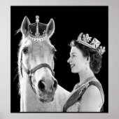 Young Elizabeth II kruit haar paard Poster (Voorkant)