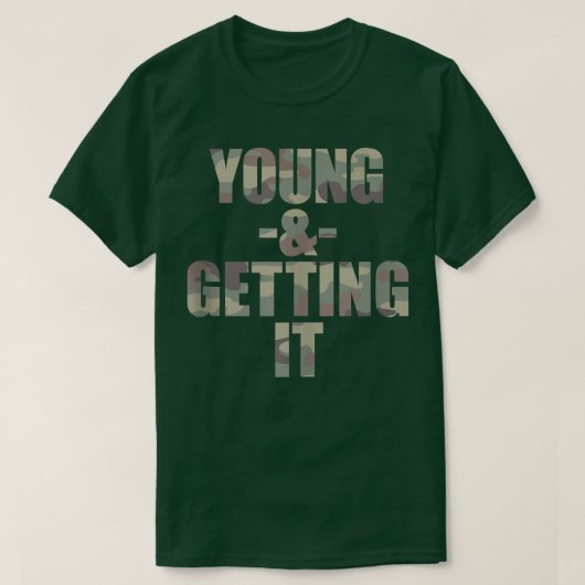 Young & Gettin' it, Funny Cool College Attitude Gr T-shirt (Design voorkant)