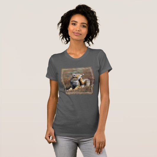 Young Gray Fox at Torres Del Paine National Park T-shirt (Voorkant volledig)