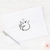 Young Koala in een boom in Black en White Sketch Ronde Sticker (Envelop)