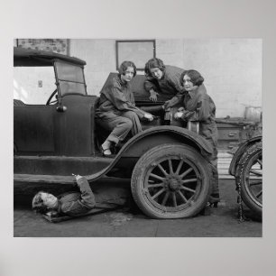 Young Lady Auto Mechanics, 1927.  foto Poster