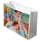 Young Moeder Sewing, Mary Cassatt Groot Cadeauzakje (Voorkant Gekanteld)