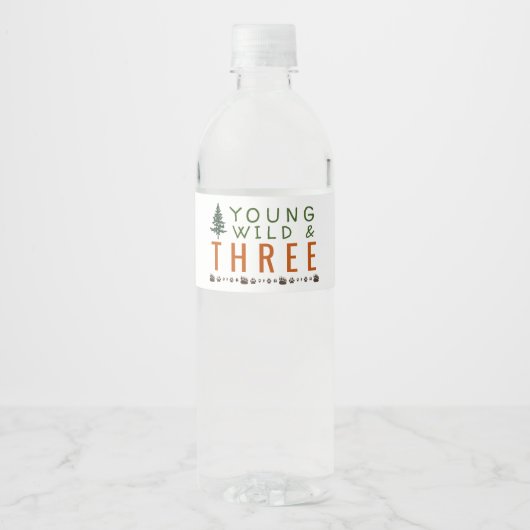 Young Wild and Three Forest Birthday Waterfles Etiket (Voorkant)