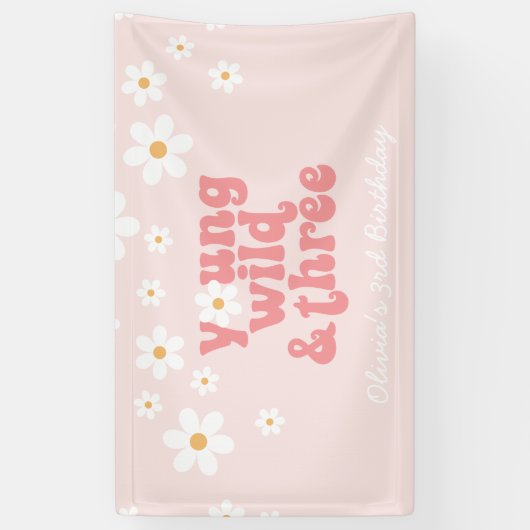 Young Wild Drie retro Daisy Pink verjaardag Spandoek (Verticaal)