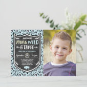 Young Wild en drie derde verjaardagsfeestfoto Kaart (Staand voorkant)