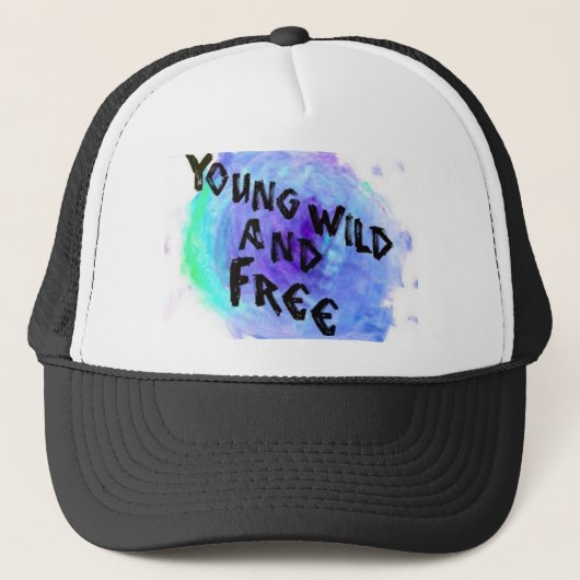 Young, Wild en Free Snapback Trucker Pet (Voorkant)