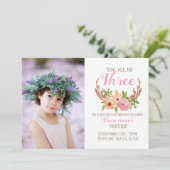 Young Wild en Three Woodland verjaardagsuitnodigin Kaart (Staand voorkant)