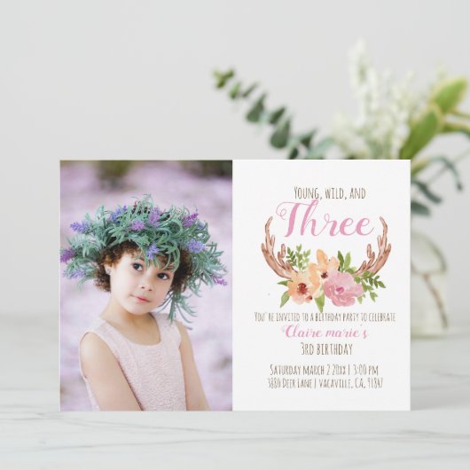 Young Wild en Three Woodland verjaardagsuitnodigin Kaart (Staand voorkant)