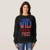Young Wild & Free Memorial Day Patriotic Mam Girl Trui (Voorkant volledig)