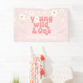 Young Wild One retro Daisy Pink verjaardagbank Spandoek (Insitu)