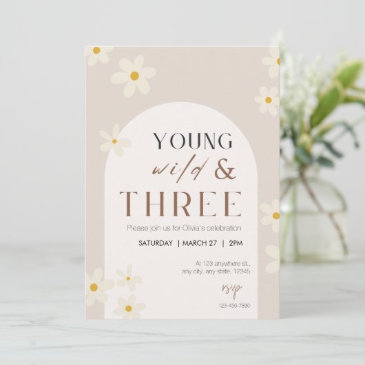 Young Wild & Three Birthday Invitation Kaart (Staand voorkant)