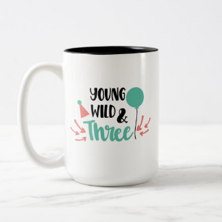 Young, Wild & Three - Cute 3rd Birthday Design Tweekleurige Koffiemok