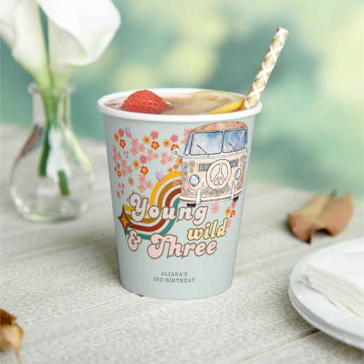 Young Wild & Three Daisy Hippie Van Derde Verjaard Papieren Bekers (Insitu)