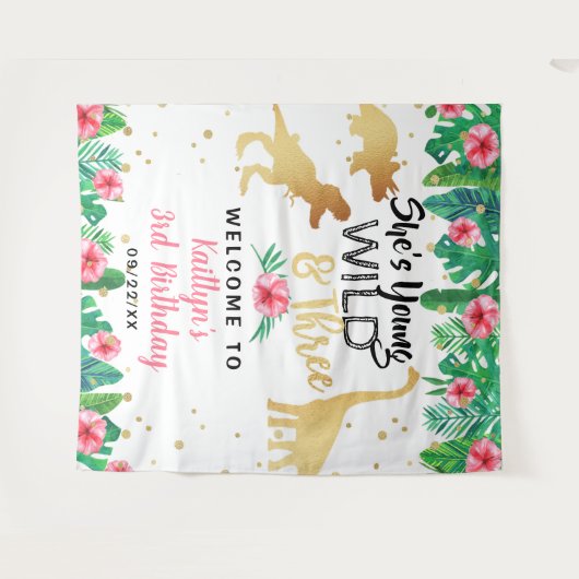 Young Wild & Three Dinosaur Girls 3e verjaardag Wandkleed (Voorkant (horizontaal))